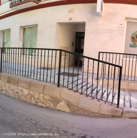 PISO EN MACAEL ( ALMERÍA ) CON ASCENSOR Y PLAZA DE PARQUÍNG. - ALMERIA