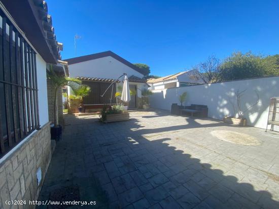 Chalet con piscina a 700 metros del mar, playa La Barrosa - CADIZ