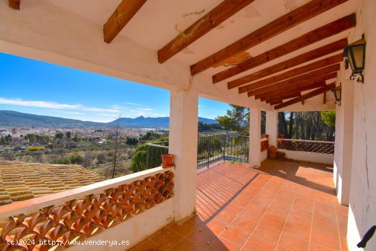 FINCA CON VISTAS ESPECTACULARES - ALICANTE