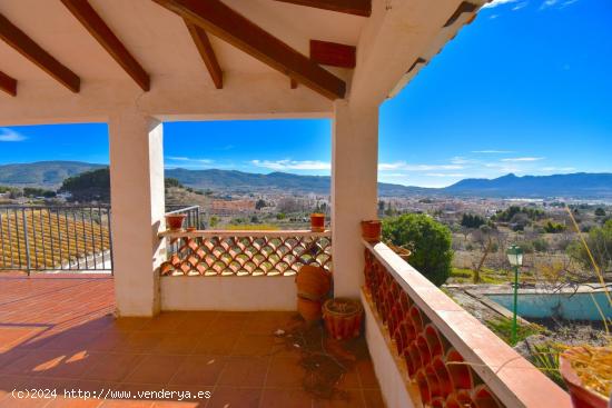 FINCA CON VISTAS ESPECTACULARES - ALICANTE