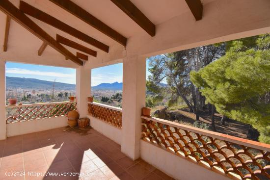 FINCA CON VISTAS ESPECTACULARES - ALICANTE