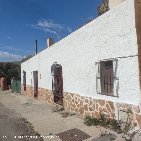 RESERVADO CORTIJO EN GADOR - ALMERIA