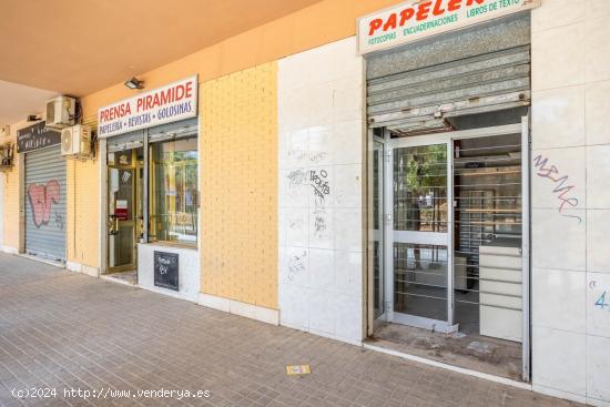 LOCAL COMERCIAL EN AVENIDA DE LAS CIENCIAS. EDIFICIO LAS CAMELIAS. SEVILLA ESTE. - SEVILLA