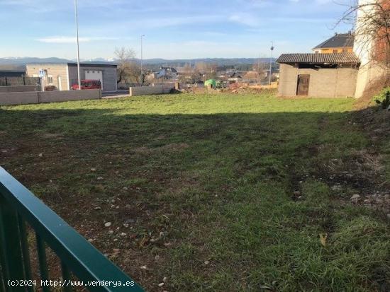  SE VENDE CASA Y SOLAR EN PLENO CENTRO DE CUBILLOS DEL SIL - LEON 