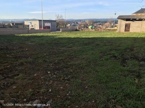 SE VENDE CASA Y SOLAR EN PLENO CENTRO DE CUBILLOS DEL SIL - LEON