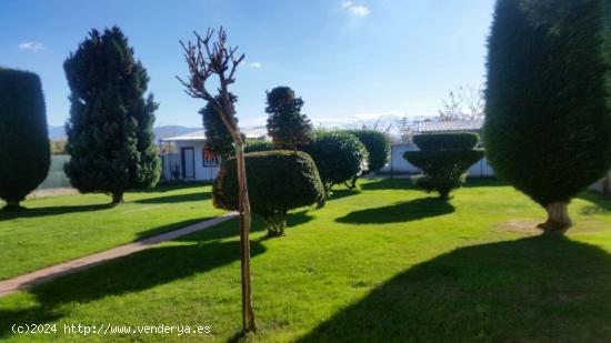 CASA CON FINCA Y PISCINA EN CABAÑAS RARAS - LEON