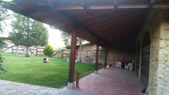 CHALET EN VENTA EN SAN ANDRES DE MONTEJOS - LEON