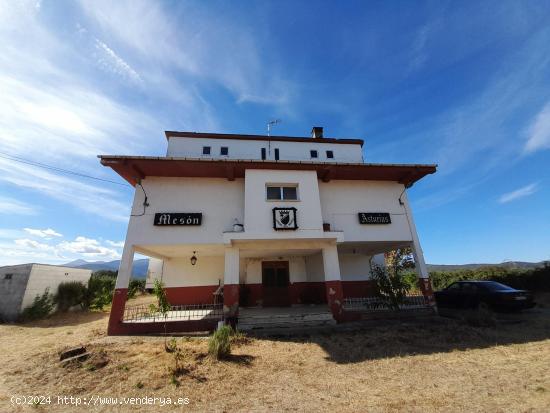 AMPLIO CHALET CON TERRENO EN DEHESAS - LEON