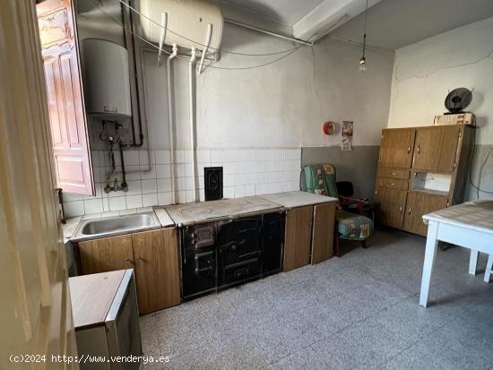 SE VENDE CASA CON TERRENO EN ALMAZCARA - LEON