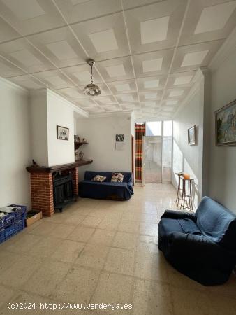 SE VENDE CASA CON CORRAL Y COCHERA EN LLUCMAJOR - BALEARES