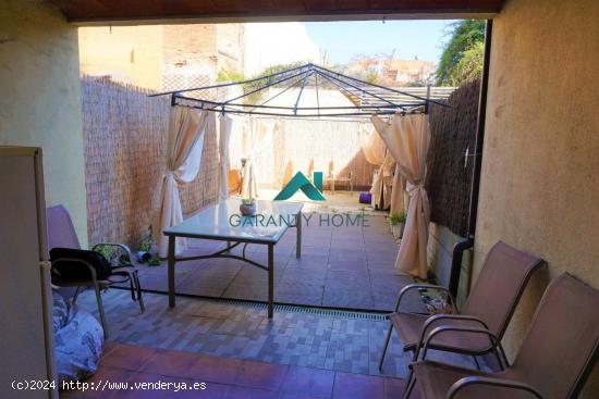  Fantastico piso con 50 m2 de patio - BARCELONA 