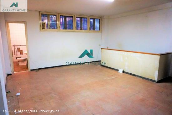 Se vende local comercial en Zona Sants - BARCELONA