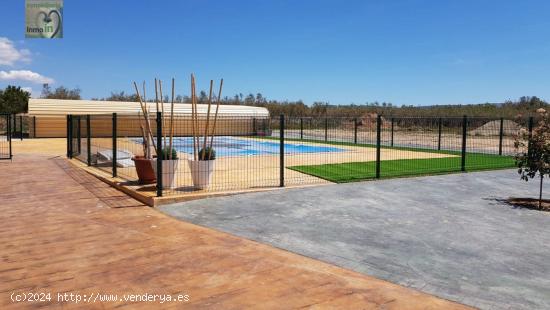 CHALET CON PISCINA EN ONIL (ALICANTE) - ALICANTE