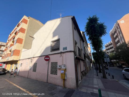 SE VENDE TODA LA CASA Y EL LOCAL COMERCIAL - ALBACETE