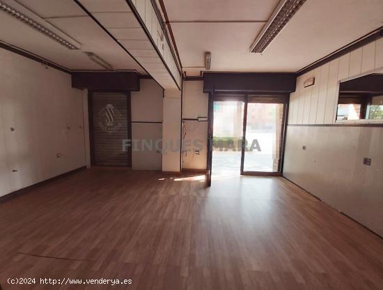 LOCAL COMERCIAL EN ZONA DE PASO....!!!!! - BARCELONA