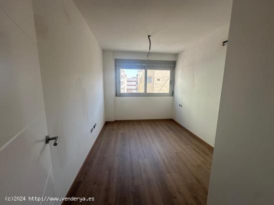 SE VENDE - VIVIENDA DE 2 DORMITORIOS, 1 BAÑO, GARAJE Y TRASTERO - SANTA CRUZ DE TENERIFE