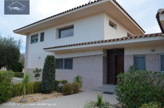 CHALET INDEPENDIENTE EN VENTA EN SAN VICENTE DEL RASPEIG - ALICANTE - ALICANTE