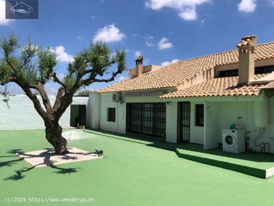 CHALET INDEPENDIENTE EN VENTA EN SAN VICENTE RASPEIG - PARTIDA BOQUERES - ALICANTE