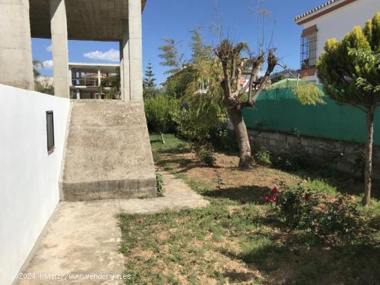 Parcela de terreno urbano con vivienda en construcción. - MALAGA