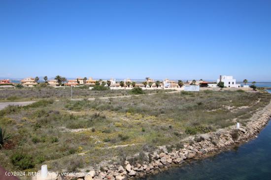  Parcela de 1.041 m² en primera línea del Canal de Veneziola en La Manga - MURCIA 