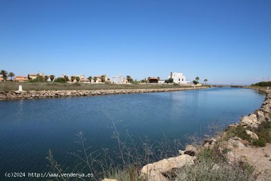 Parcela de 1.041 m² en primera línea del Canal de Veneziola en La Manga - MURCIA