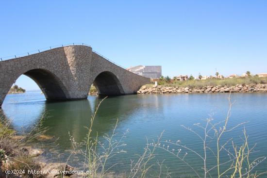 Parcela de 1.041 m² en primera línea del Canal de Veneziola en La Manga - MURCIA