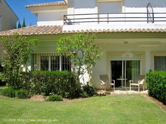  CASA ADOSADA EN PRIMERA LINEA DE GOLF, EN SAN ROQUE CLUB - CADIZ 