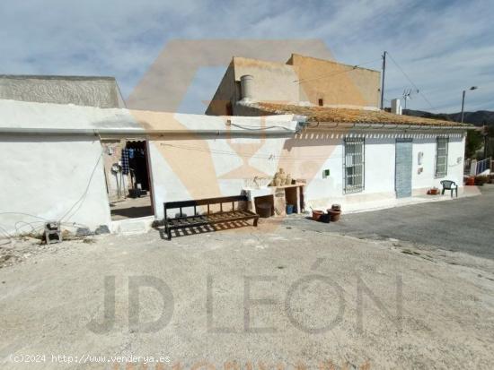 SE VENDE CASA CON PARCELA EN BARINAS - MURCIA