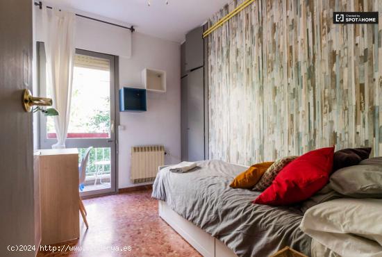 Se alquila habitación en piso compartido cerca del Eixample, Barcelona - BARCELONA