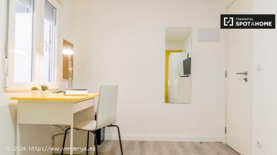 Se alquila habitación en apartamento de 5 dormitorios en Burjassot - VALENCIA