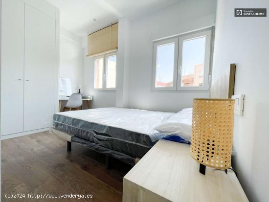 Alquiler de habitaciones en apartamento de 8 dormitorios en Vista Alegre - MADRID