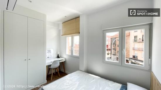 Alquiler de habitaciones en apartamento de 8 dormitorios en Vista Alegre - MADRID