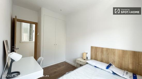 Alquiler de habitaciones en apartamento de 8 dormitorios en Vista Alegre - MADRID