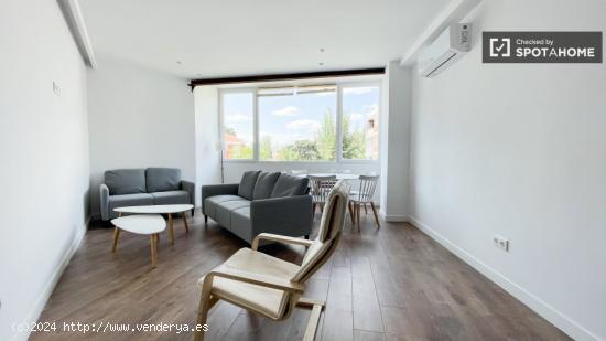 Alquiler de habitaciones en apartamento de 8 dormitorios en Vista Alegre - MADRID