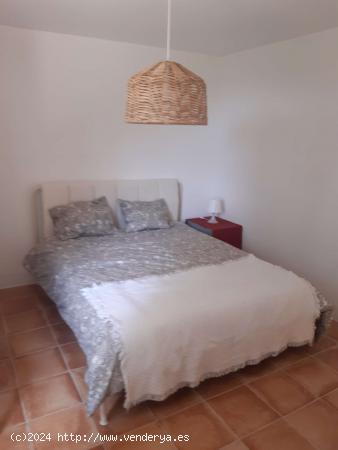 Se alquilan habitaciones en un apartamento de 3 dormitorios en Sarrià-Sant Gervasi - BARCELONA