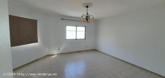 Se Vende Espaciosa Casa Terrera de 203m² con Potencial Increíble - LAS PALMAS