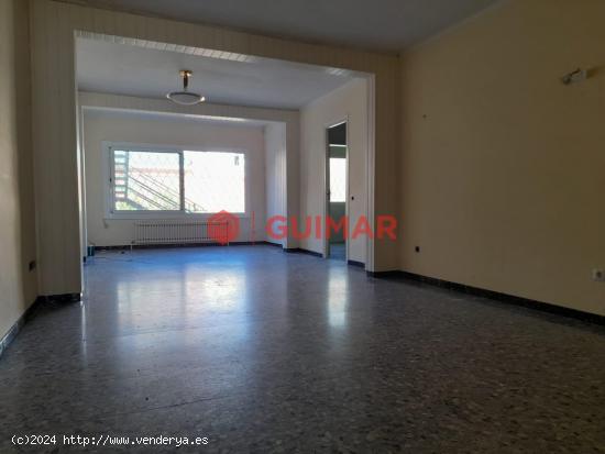 ADOSADO EN VENTA PARA REFORMAR CON GARAJE  EN GAVA - BARCELONA