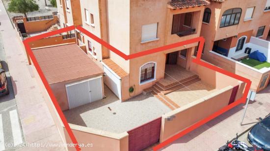 BUNGALOW EN PLANTA BAJA CON PISCINA COMUNITARIA - ZONA ALTOS DEL SOL, TORREVIEJA - - ALICANTE