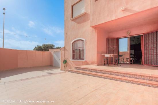 BUNGALOW EN PLANTA BAJA CON PISCINA COMUNITARIA - ZONA ALTOS DEL SOL, TORREVIEJA - - ALICANTE