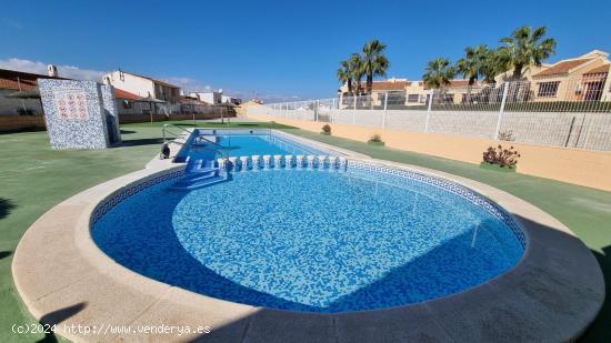  PEQUEÑO CHALET INDEPENDIENTE CON PISCINA COMUNITARIA - ZONA TORRETAS - - ALICANTE 