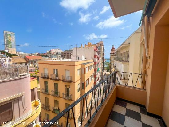  CENTRICO Y LUMINOSO CON VISTAS AL CASILLO Y AL MAR - ALICANTE 