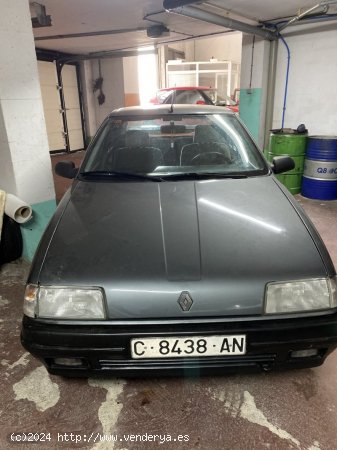 Renault R19 CHAMADE TSE de 1989 con 140.000 Km por 1.900 EUR. en A Coruna