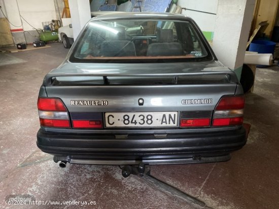 Renault R19 CHAMADE TSE de 1989 con 140.000 Km por 1.900 EUR. en A Coruna