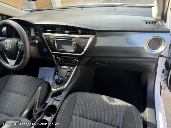 Toyota Auris Hybrid Active de 2015 con 114.500 Km por 12.500 EUR. en Alicante