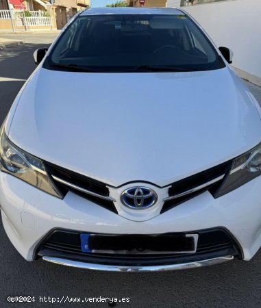 Toyota Auris Hybrid Active de 2015 con 114.500 Km por 12.500 EUR. en Alicante