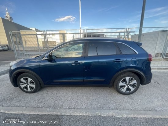 Kia Niro 1.6 GDi HEV 95kW (129CV) Drive de 2017 con 151.500 Km por 14.950 EUR. en Madrid