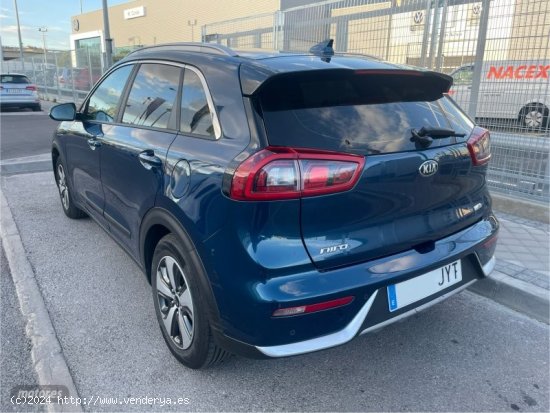 Kia Niro 1.6 GDi HEV 95kW (129CV) Drive de 2017 con 151.500 Km por 14.950 EUR. en Madrid