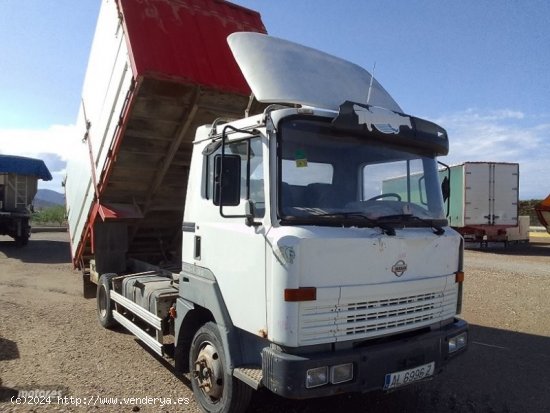 Nissan Eco T 135 BASCULANTE de 1996 con 175.000 Km por 7.500 EUR. en Murcia