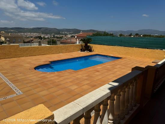  PRECIOSO CHALET INDEPENDIENTE CON PISCINA EN EL OASIS - TARRAGONA 