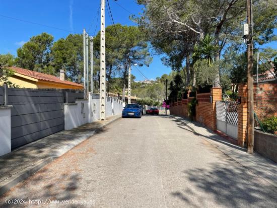 EN URBANIZACIÓN LES COLINES, TENEMOS LA  PARCELA PARA CONSTRUIR TU CASA - BARCELONA